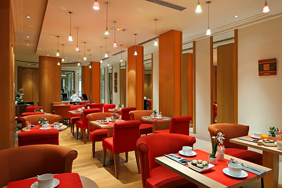 Westside Arc De Triomphe Hotel