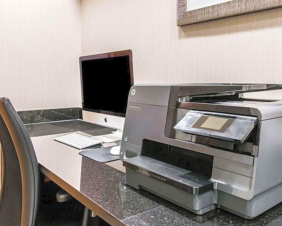 Quality Inn & Suites Warren