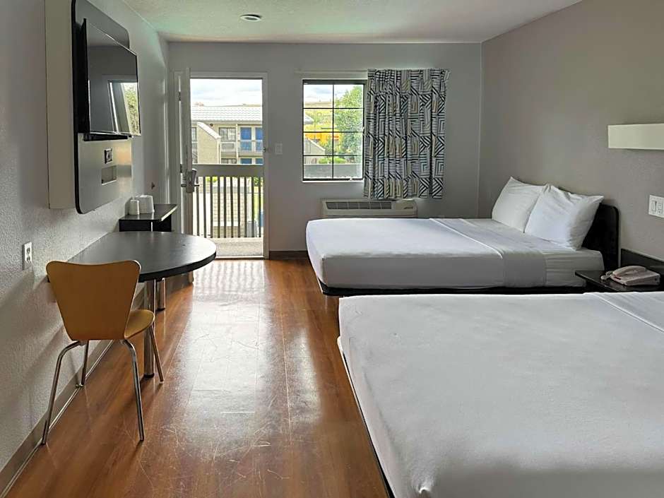 Motel 6-Pomona, CA - Los Angeles