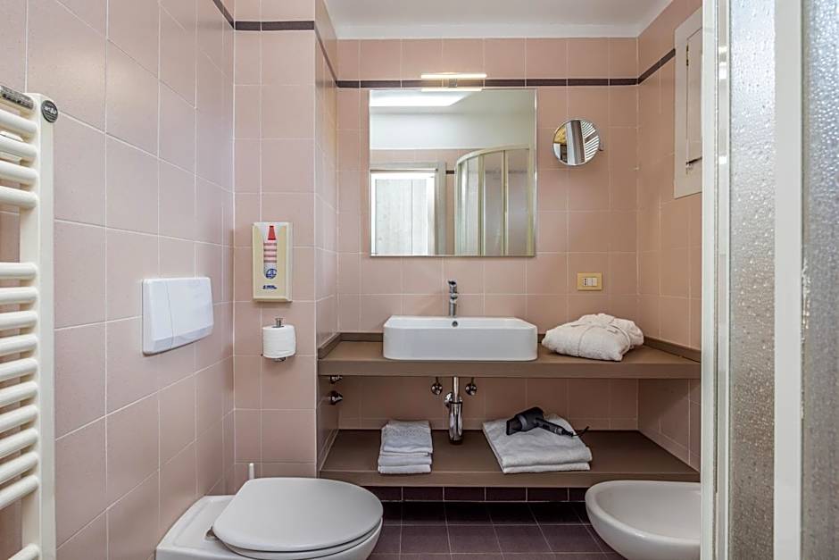 Hotel Londra Slow Living Molveno