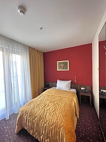 Single Room with Mountain View