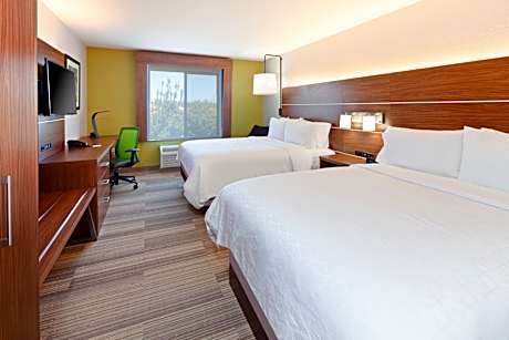 2 Queen Beds Suite Minifridge