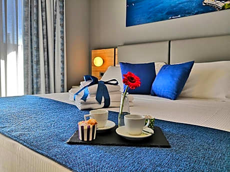 Superior Double Room with Partial Sea View