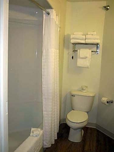 Foto 1 dari 4 — Standard Double Room with Two Double Beds