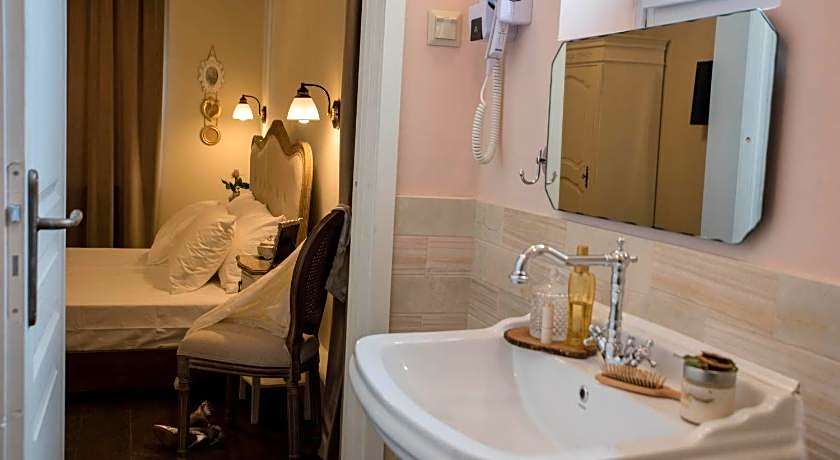 Kyria Boutique House