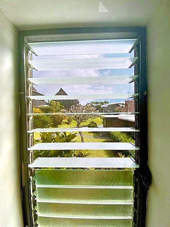 Beachfront 1 Bedroom Condo with Private Beach, Pool, Hot Tub