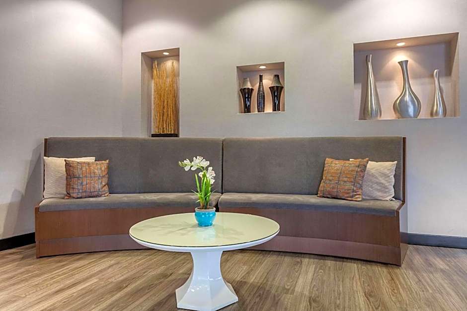 Cambria Hotel Denver International Airport