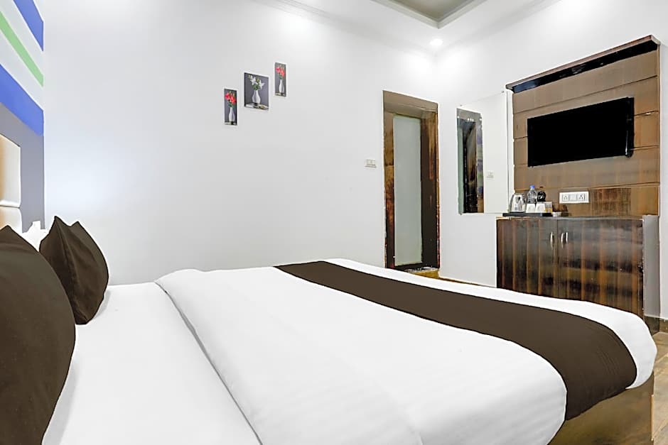 Collection O Khajuraho Central