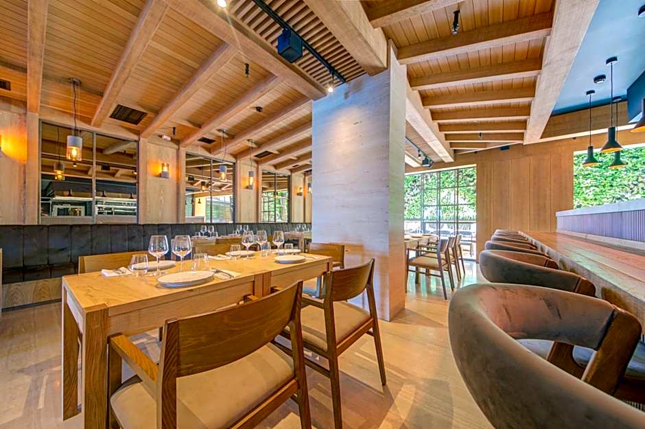 Land's End, Boutique Hotel