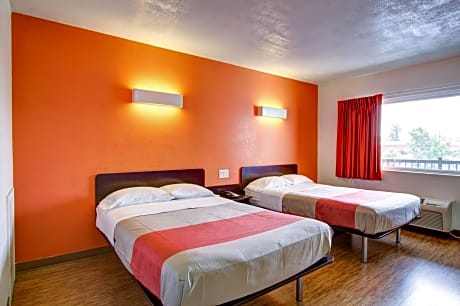Quadruple Room - Non-Smoking