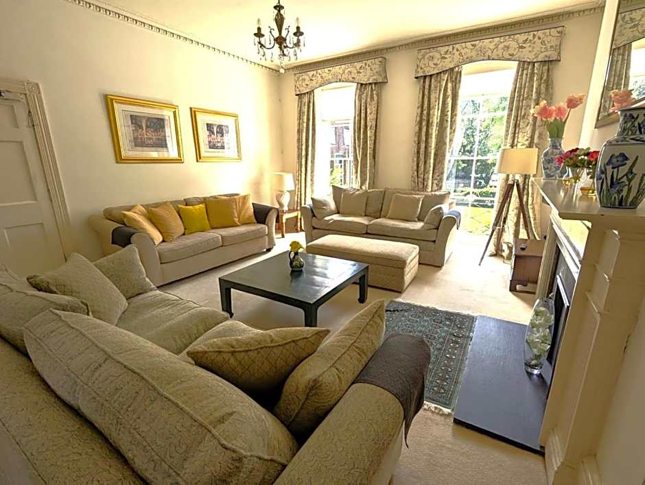 East Pallant Bed and Breakfast, Located in Large Georgian Townhouse in Central Chichester