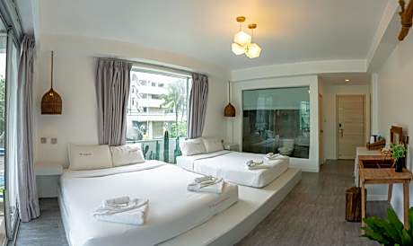 Meow Cat Cafe & Hotel