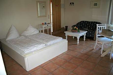 Apartment (4 Adults)