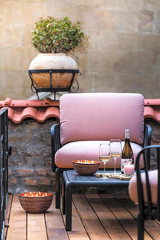 Gallery 37 Powered by ASTON