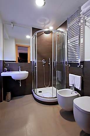 Family Suite (1 Double Bed and 1 Double Sofa Bed)