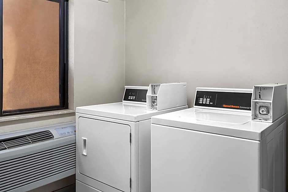 Travelodge by Wyndham Fargo West Acres