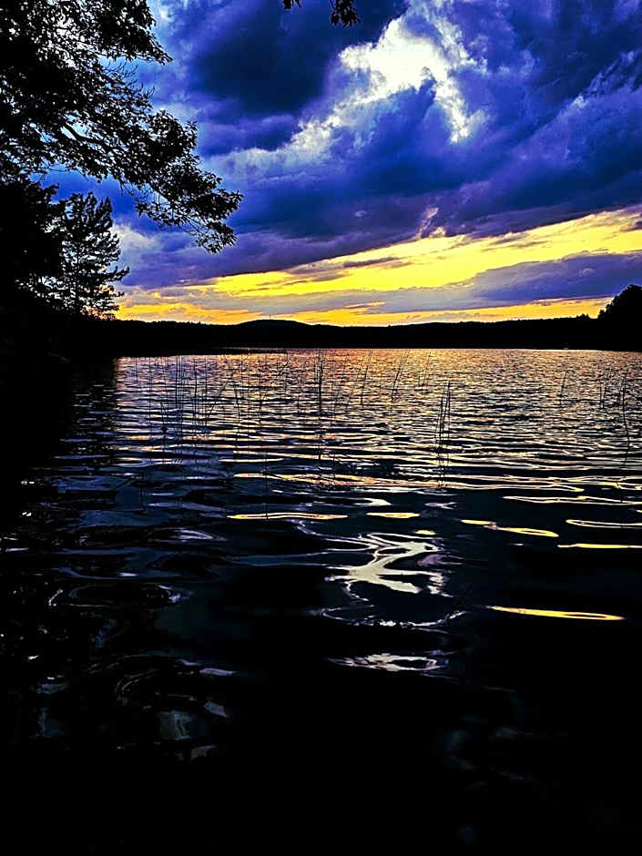 Lake Shore Farm Inn