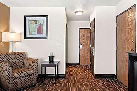 1 Queen Bed, Non-Smoking, Recliner, High Speed Internet Access, Microwave And Refrigerator, Coffee M
