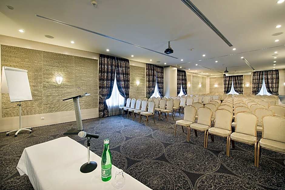 Wilson Palace by LOFT