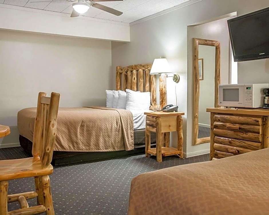 Quality Inn & Suites Mackinaw City Beachfront