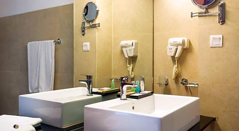 Oak Ray Regency Hotel