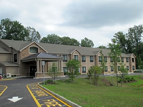 Red Carpet Inn and Suites Monmouth JCT