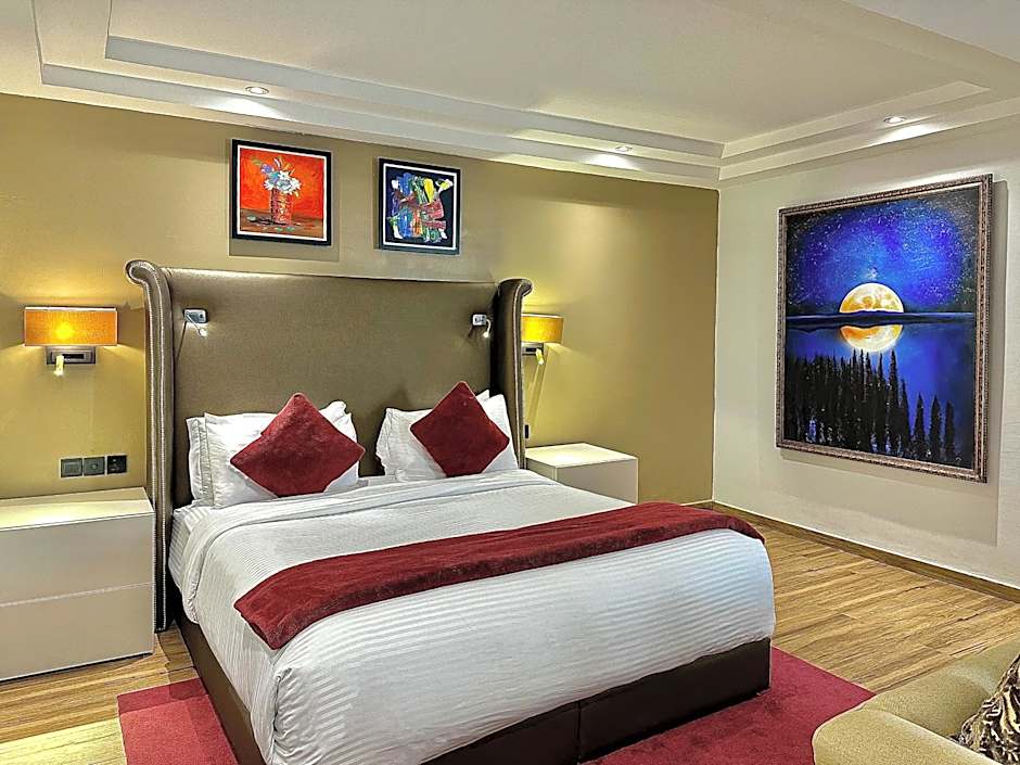 Victoria Crown Plaza Hotel