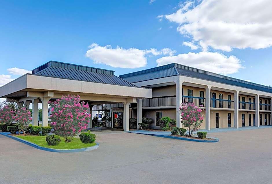 Days Inn by Wyndham Greenville MS