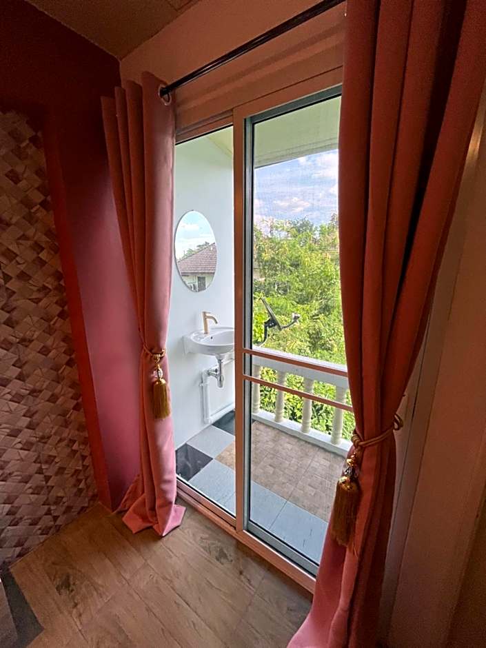 Dawnthaya Ayutthaya Art House บ้านดอนธยๅ อยุธยา