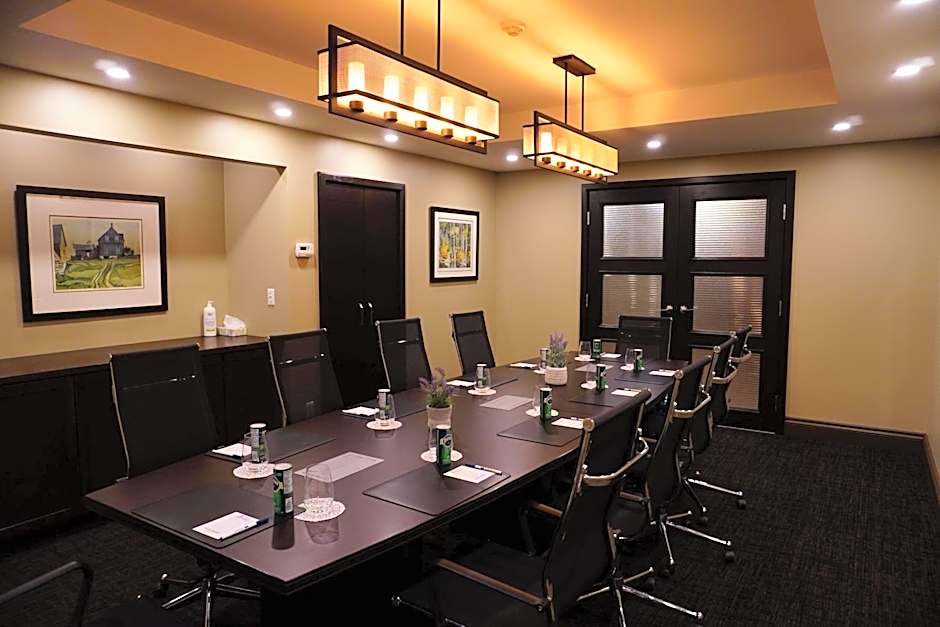 Best Western Plus Stoneridge Inn And Conference Centre