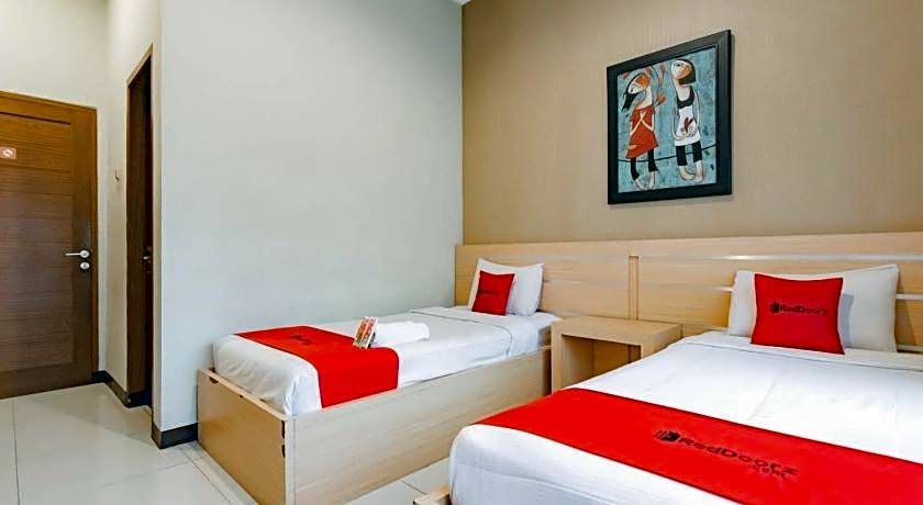 RedDoorz near Lembang Park & Zoo 2