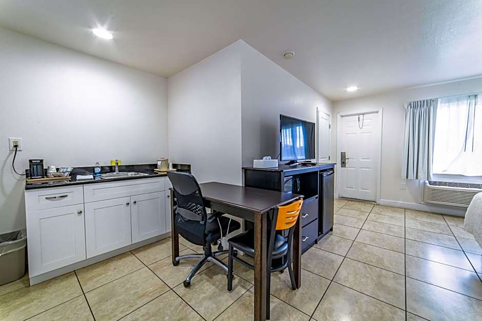 Everglades City Motel - Everglades Adventures Inn