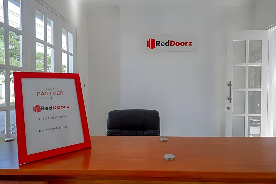 RedDoorz Plus near UMS Solo