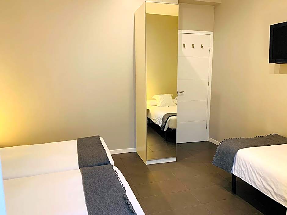 Super Balmes Guest House