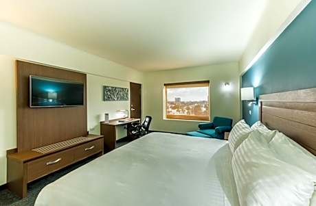 Standard King Room with City View - High Floor