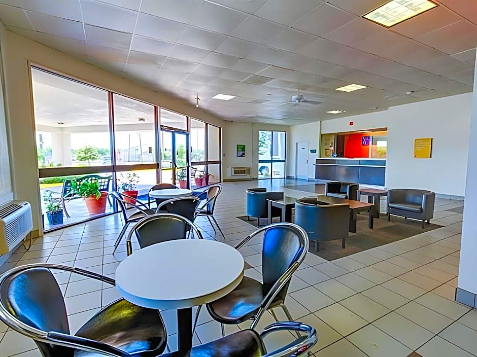 Executive Inn & Suites
