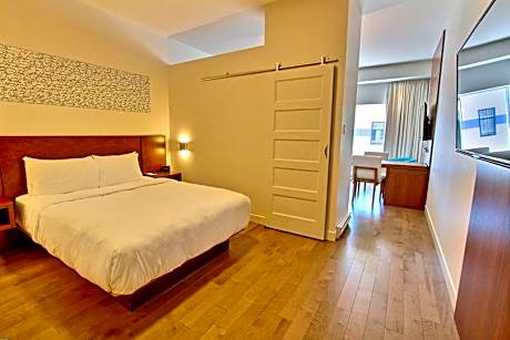 Junior Suite One Queen Bed and Murphy Bed