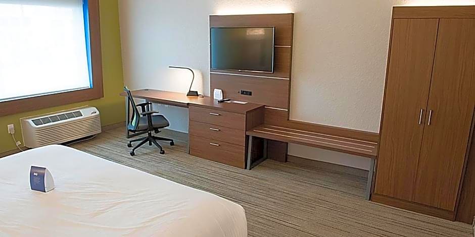 Holiday Inn Express & Suites Dayton North - Vandalia, an IHG Hotel