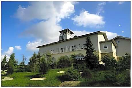 Delta Resort Treetop by Eight Continents