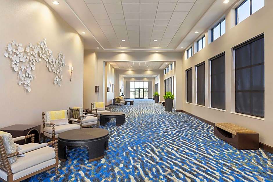 Embassy Suites By Hilton San Antonio Brooks Hotel - Spa