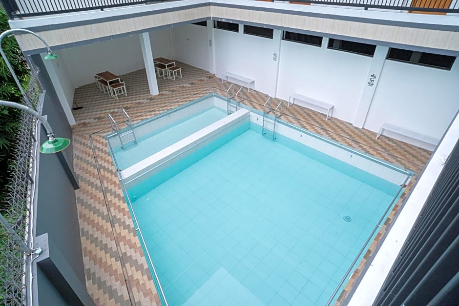 Sans Hotel Queen Batu