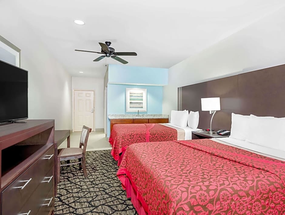 Days Inn & Suites by Wyndham Madisonville