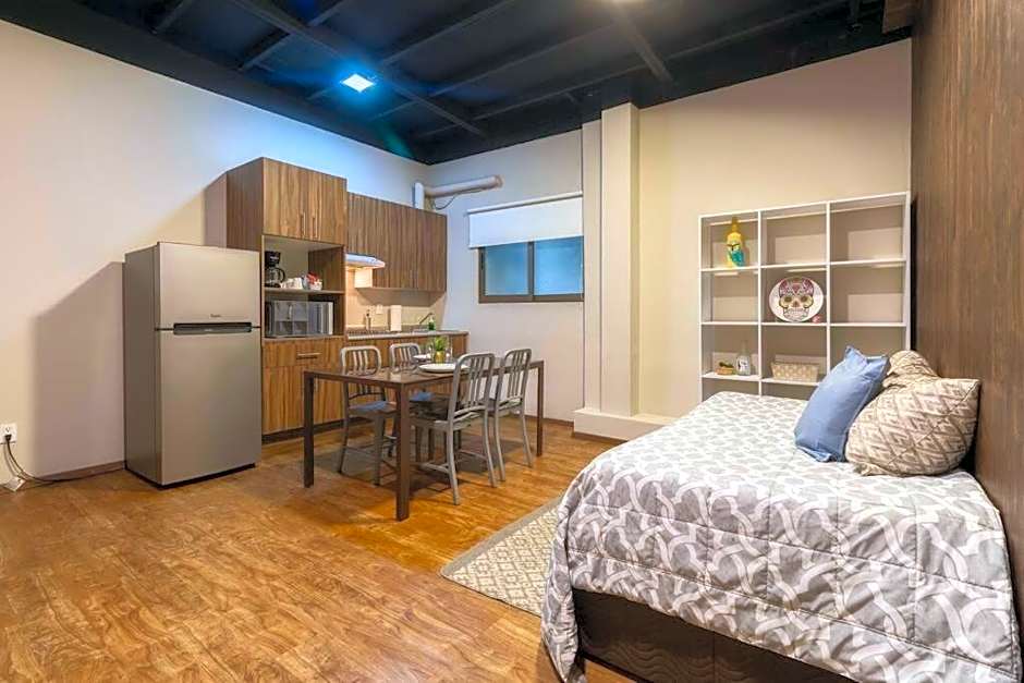 506 Great Location AC 1Bdrm 1bath apt Rooftop