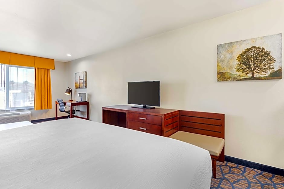 Best Western Plus Villa Del Lago Inn Patterson