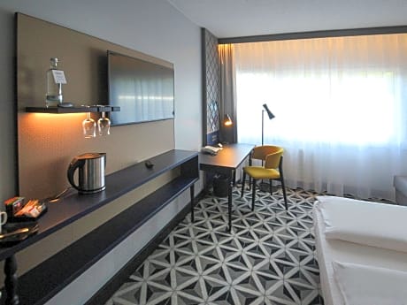 Standard Room with queen-size bed and additional sleeping arrangements