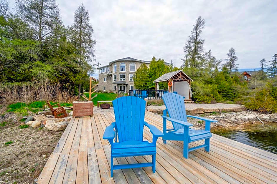 Stunning waterfront w spa dog run