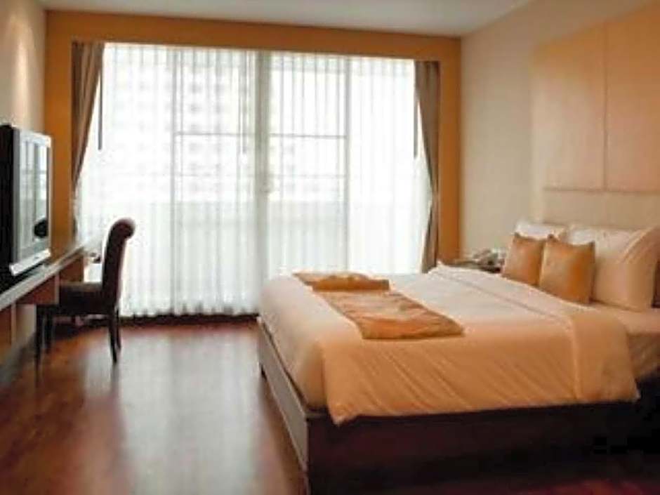 S.M. GRANDE RESIDENCE