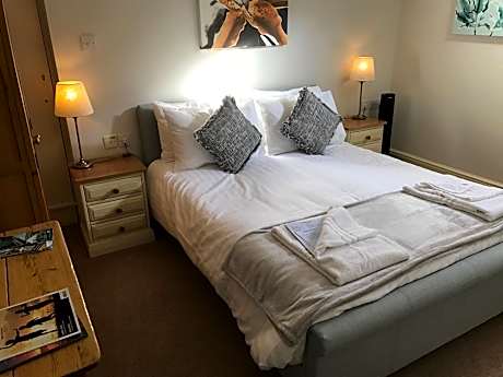 King-Premier-Ensuite with Bath