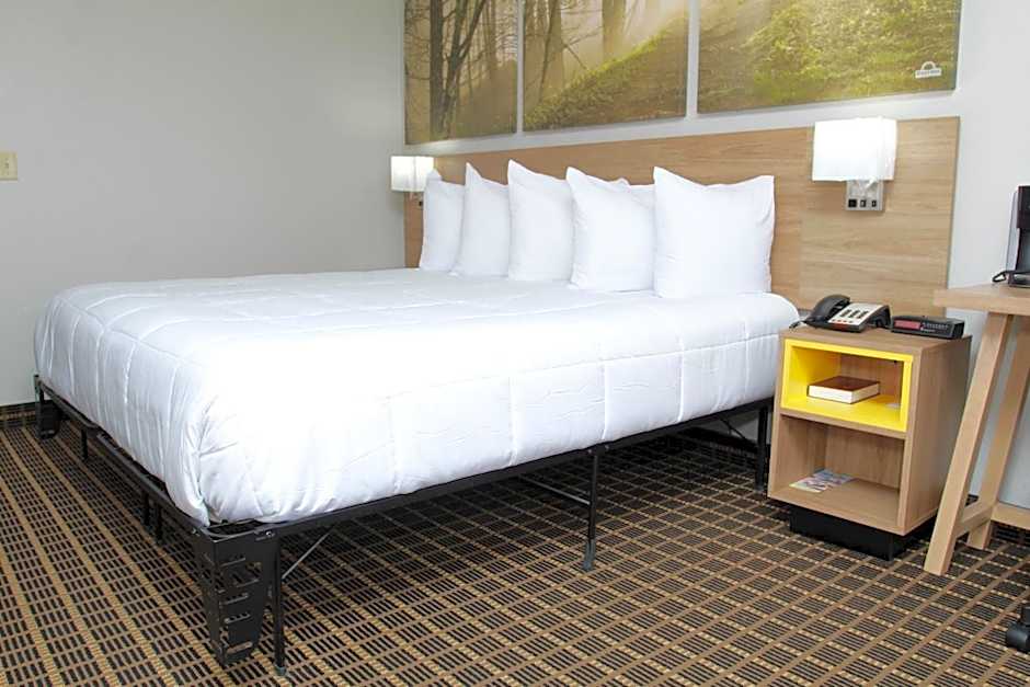 Days Inn by Wyndham Forest