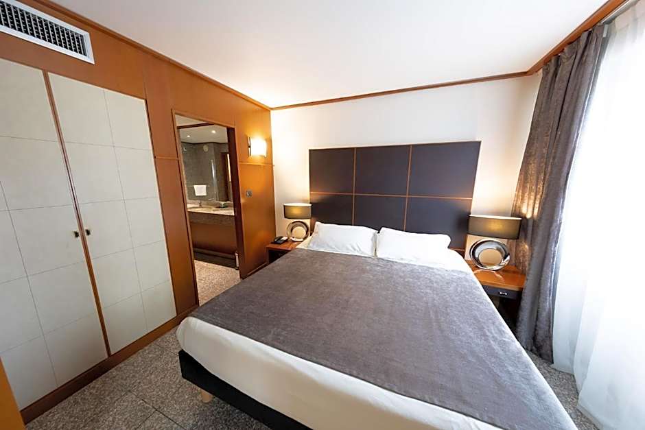 Goldstar Suites